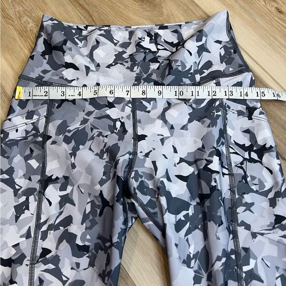 SAVVI Gray Women’s Leggings Size Medium - Picture 9 of 9